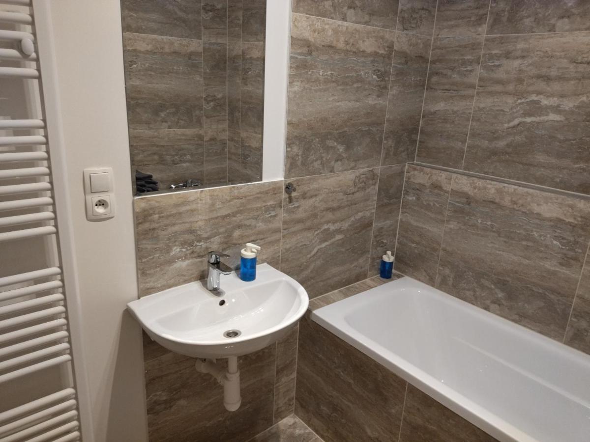 Brand New One Bedroom Apartment #54 In Brand New Building With Free Parking 布拉格 外观 照片
